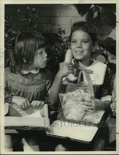 Press Photo Actresses Dawn Lyn and Erin Moran - sap12197