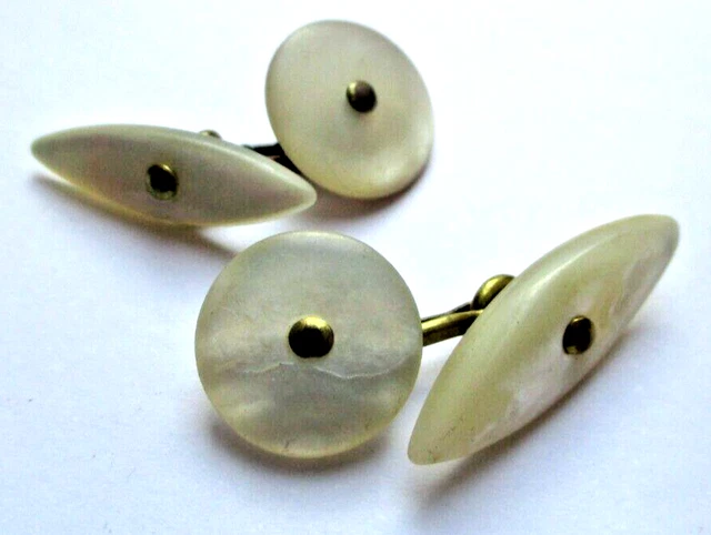 1 élégant Bouton de manchette, vintage, nacre et laiton. Lot 406 - Collection