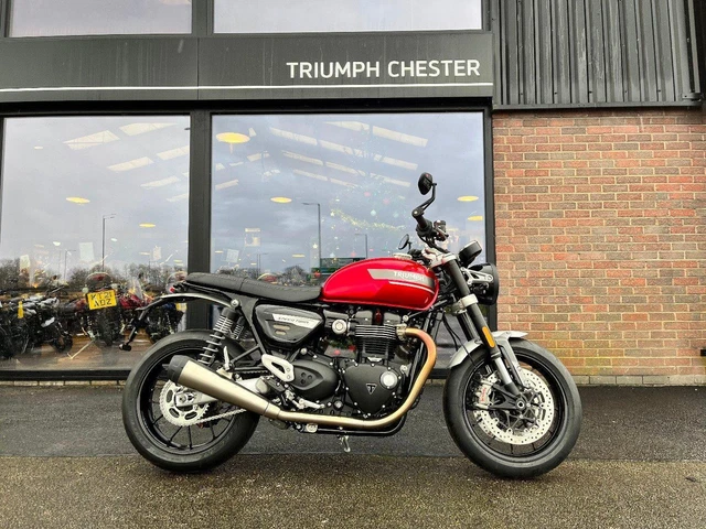Triumph Speed Twin 1200 In Red Hopper