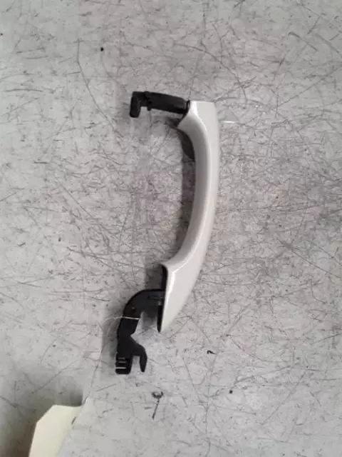 Poignee porte arriere droit AUDI Q3 1 8T0837205AGRU