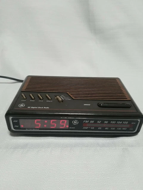 Vintage GE Digital Alarm Clock Radio AM FM Model 7-4612B Brown Woodgrain Tested