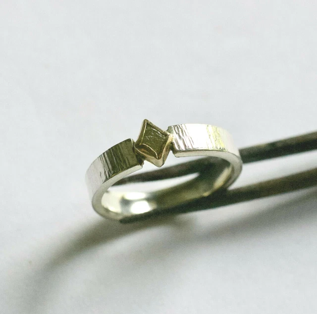 Anello con deals diamante grezzo
