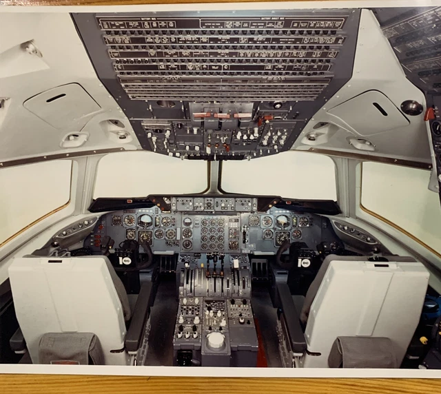 DC-10 COCKPIT SIMULATOR Control Photos - McDonnell Douglas (2 photos) £ ...