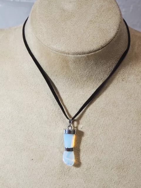 Collar/ Colgante FIGA/PUÑO piedra opalina  energética, único y artesanal.