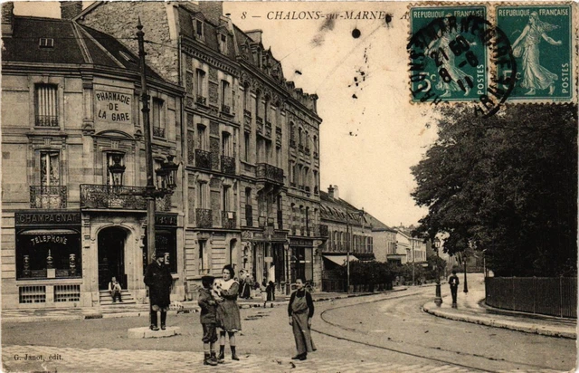 CPA CHALONS-sur-MARNE - Avenue de la Gare (742321)