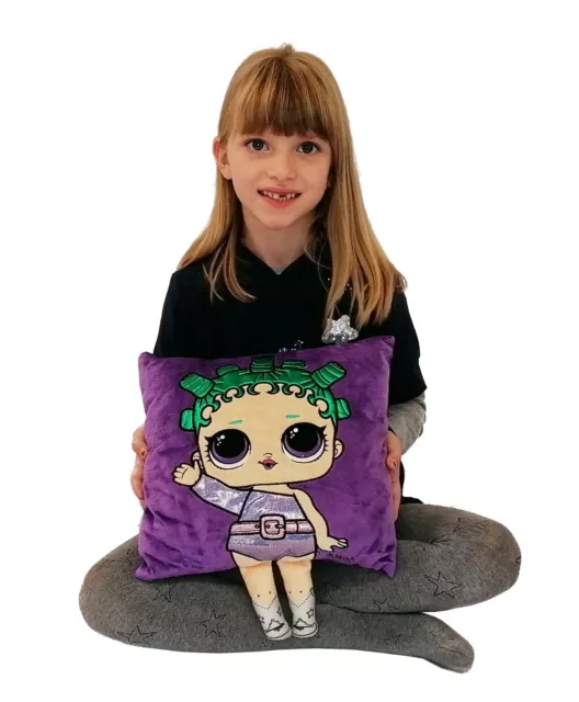 Peluche LOL Surprise Cosmic Queen Coussin Poupée Brodé 30x30cm Violet