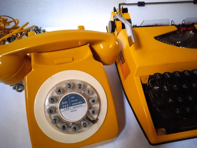 Téléphone fixe à cadran vintage de 1974
