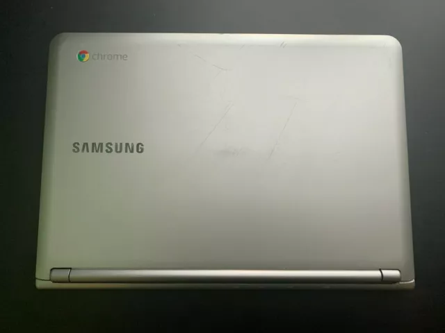 Samsung Chromebook XE303C12 (11.6", Exynos 5 1.7GHz, 2GB, 16GB SSD) w/ Charger 3