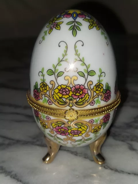 Porzellan Ei aufklappbar  Sammler Schmuckdose