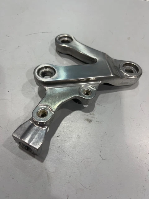 りこ  KAWASAKI ZX6 REAR LEFT FOOTPEG STAY BRACKET 35011-1629-VZ ZX-6