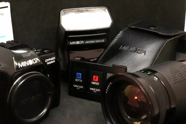 Minolta Dynax 7000i / Databack / Blitz Maxxum 3200i / 3 Programmkarten /Objektiv