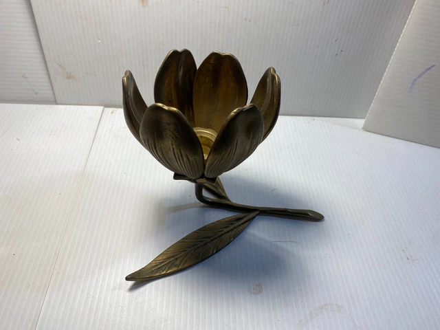 OBJET ANCIEN DE vitrine- Cendrier de table ancien en forme de fleur