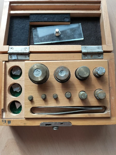 alte Apotheken Messing-Gewichte komplett im Kasten, 1 mg (?) bis 200 g , Patina