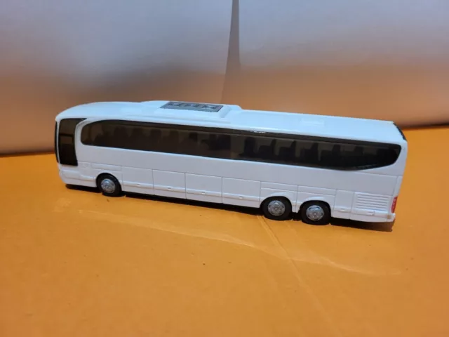 Reisebus Mercedes Benz  1:87