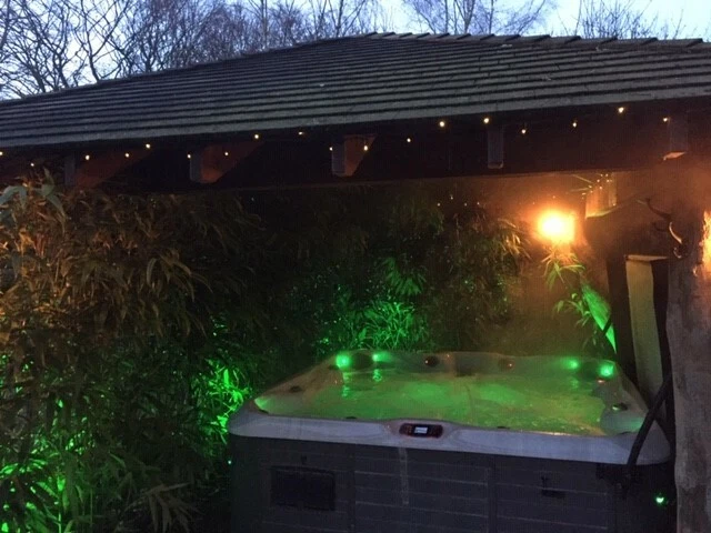 5*Luxury Romantic Break in a Norfolk Cabin with Private Undercover Hot Tub