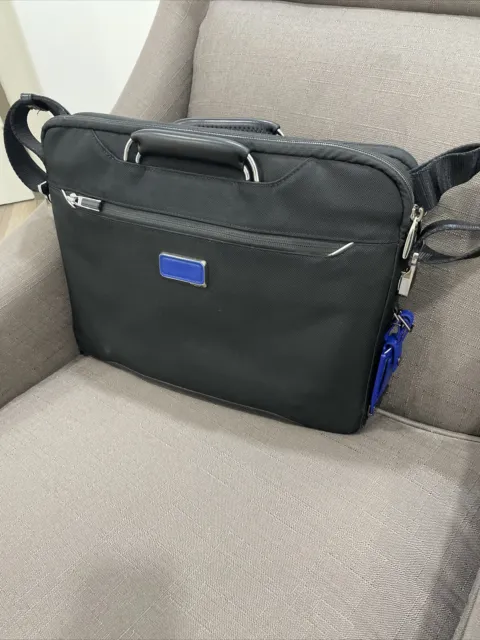 TUMI Arrive Hamilton Slim Briefcase Messenger Bag - Black Leather