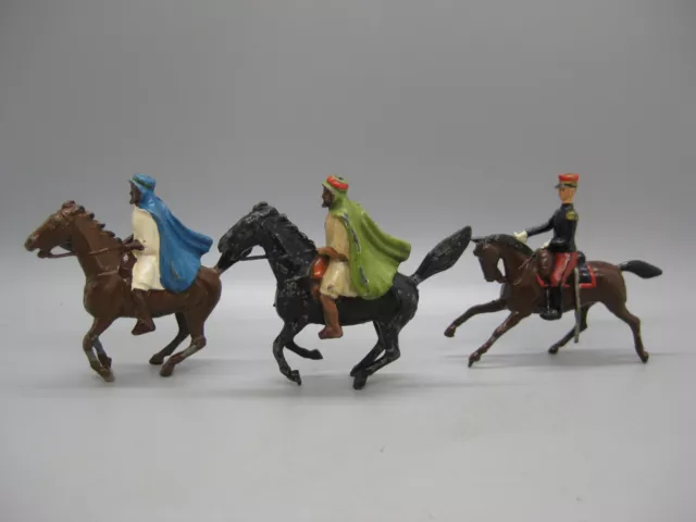 3 Vtg Britains Lead Figures Statues Arab & British Soldiers On Horses Toy 3"