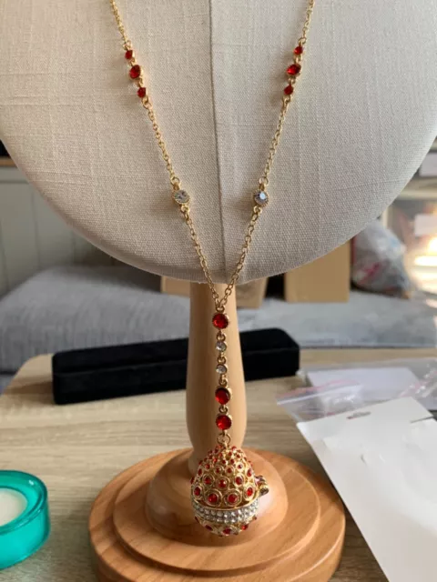 Lovely 24inch Good Tone Red & White Crystal Pendant & Chain