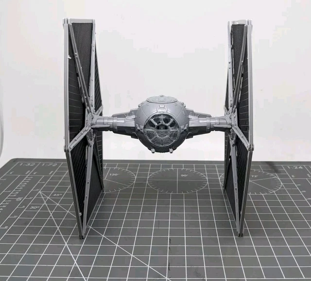 Star Wars First Order Tie Fighter 1/72 Model Kit BANDAI - O Espaço Virtual do Colecionador
