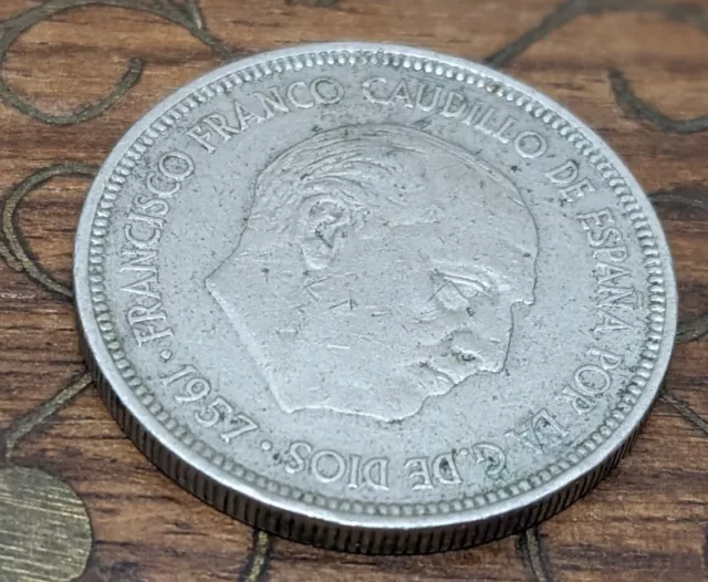 Moneda de 70 estrellas de 5 pesetas 1957 color plata española