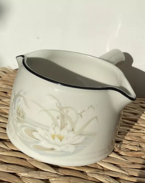 Royal Doulton Lambethware 1983  Waterlily Fresh Flowers HAMPSTEAD VINTAGE Ladle