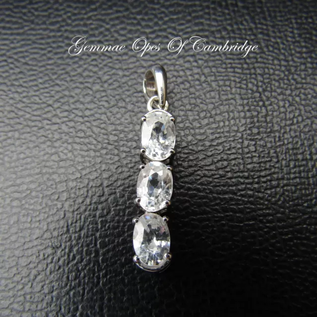 9k 9ct White Gold White Sapphire 3 Stone Bar Pendant 1.58g 26mm Articulated