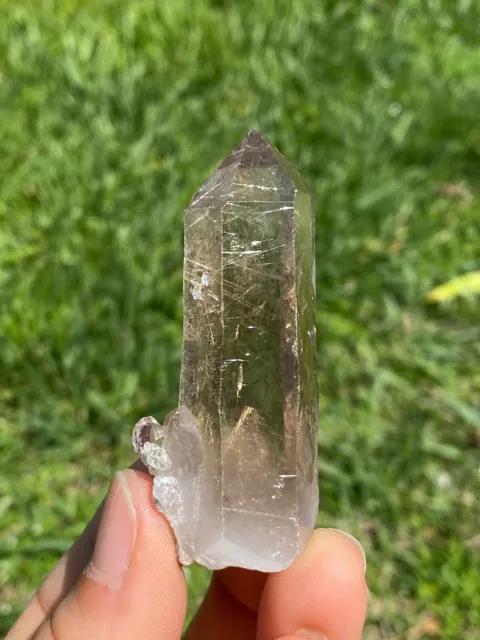 Amas de cristaux de quartz fumé rutilé rutilé naturel fini Brésil