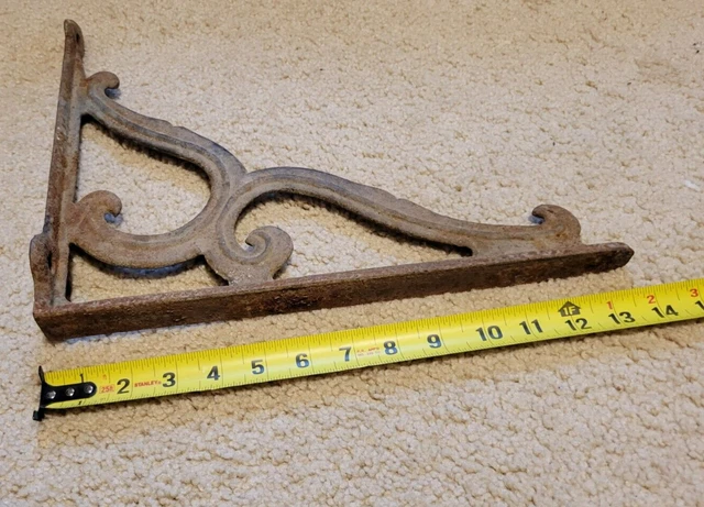 Vintage Cast Iron Shelf Bracket Decorative pattern    14 x 11.5 inches