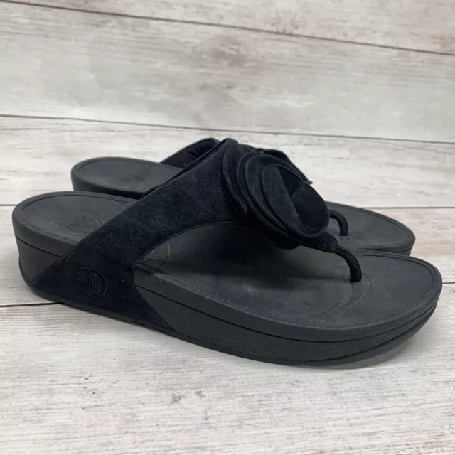 Fitflop Yoko Women's Size 9 Ruffled Wedge Thong Sandals Black Leather 293-001