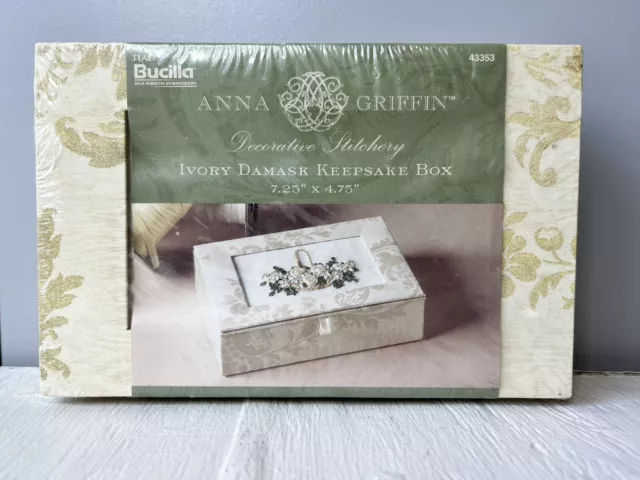 NUEVO Bucilla Anna Griffin Marfil Damasco Caja de Guarda Cinta de Seda Bordado 43353
