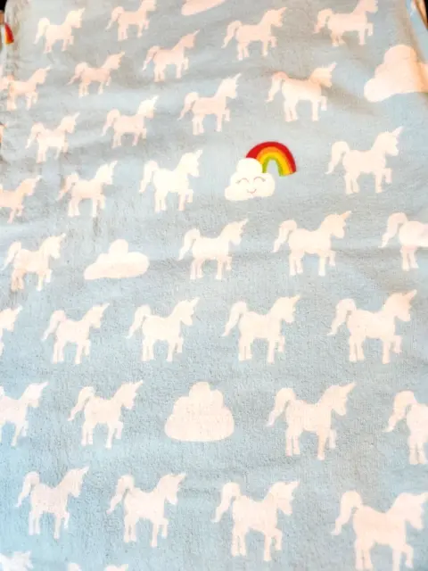 Sábana superior y funda de almohada azul blanca de franela circo unicornio y arco iris