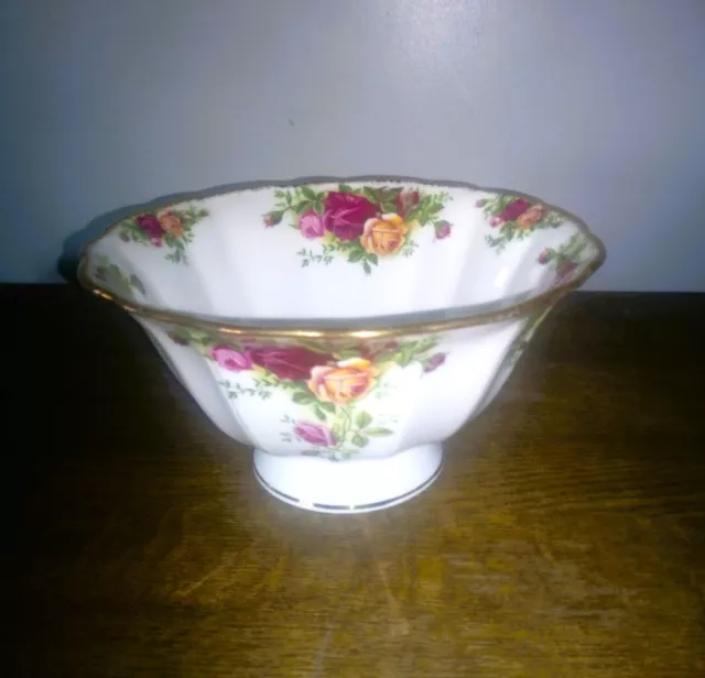 Very Pretty Royal Albert "Old Country Roses" English Bone China Footed Bowl