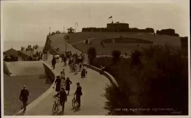 Eastbourne ~1920 Vintage Postcard Great Britain Promenade Personen Tower alte AK