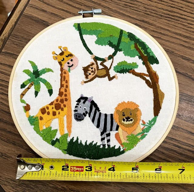 Animales de safari con aguja perforadora completa