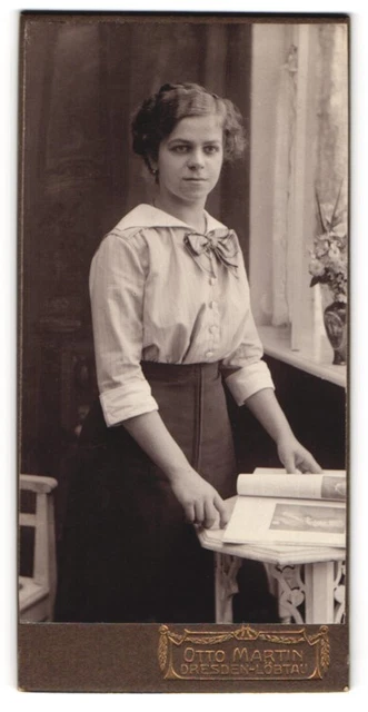 Fotografie Otto Martin, Dresden-Löbtau, Reisewitzerstraße 18, Junge Frau neben