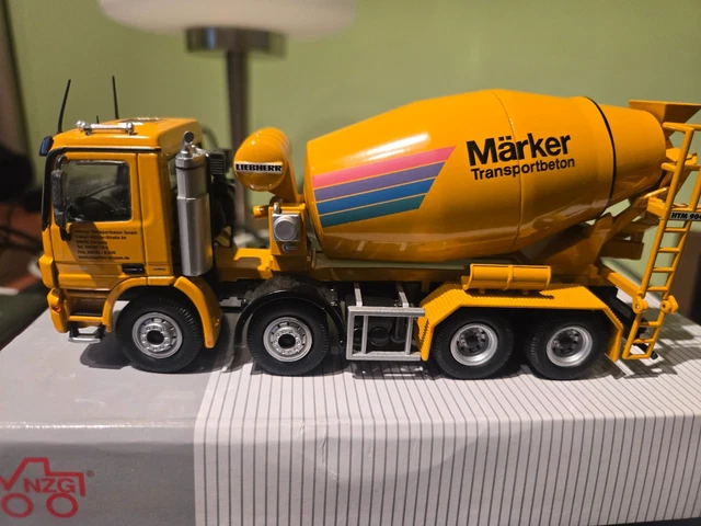 Mercedes Benz Antos FH 420S4x2 mit Koffer/Hebebühne blau - NZG