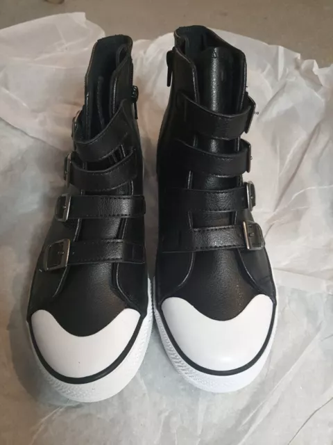Girls Hightop  Black Shoes Size 4.5 Brand New