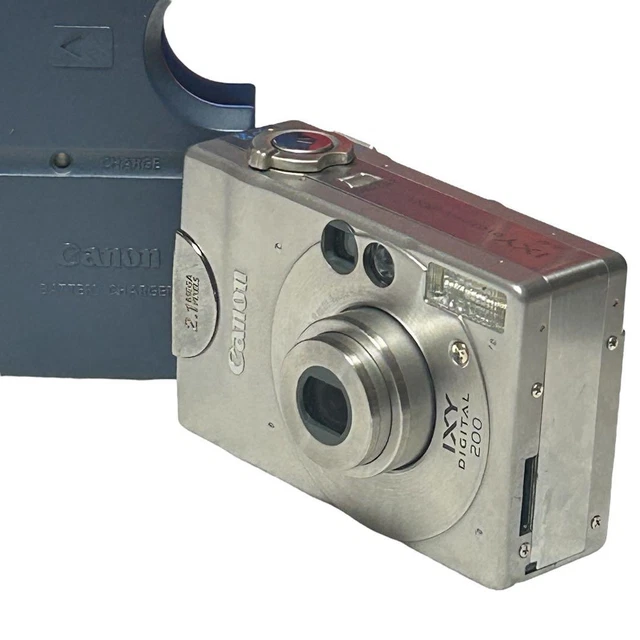 CANON IXY DIGITAL 200 Silver Compact Camera with Battery and