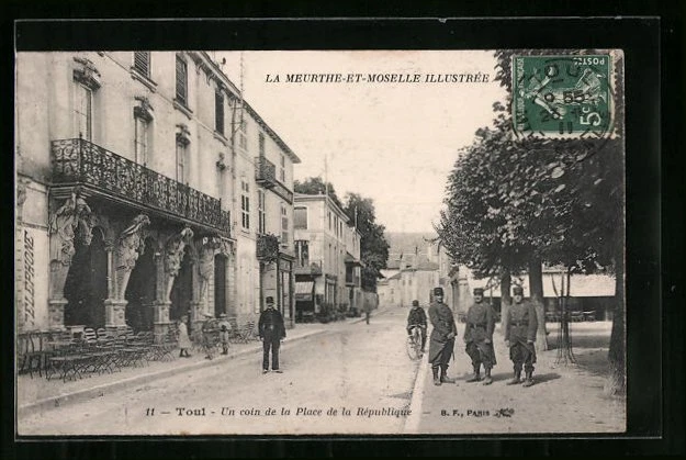 CPA Toul, Un coin de la Place de la Republique 1911