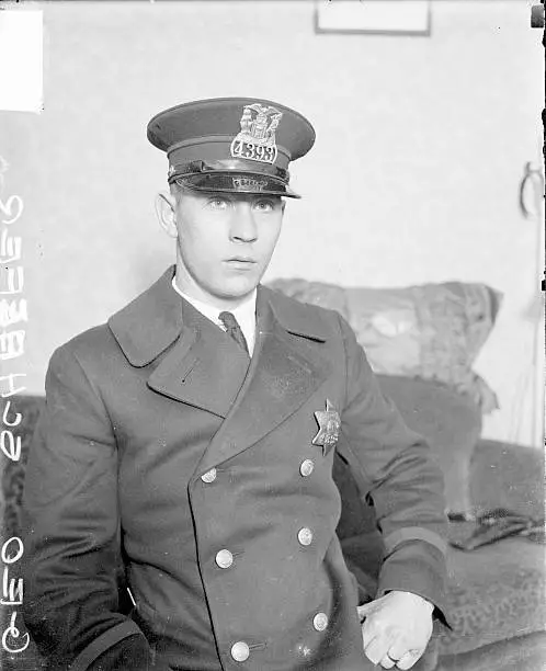 OFFICER GEORGE SCHAEFER Of The Chicago Police Department Looking - Old ...