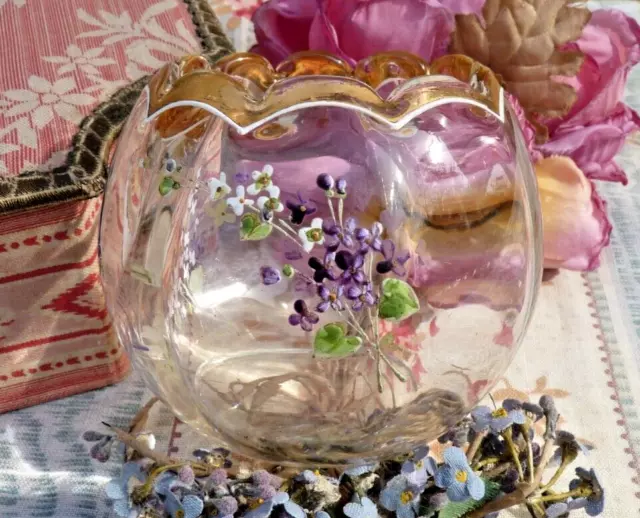 ANCIEN VASE BOULE en verre au décor émaillé de fleurs et hirondelle vers 1900 3