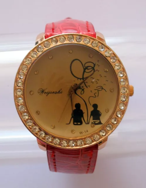 Superbe montre fantaisie femme ou adolescente cadran décoré amoureux et strass