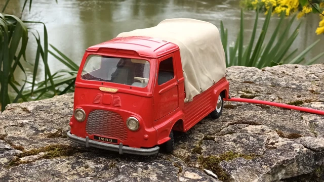 RENAULT ESTAFETTE 1:43 FREIXENET CAVA