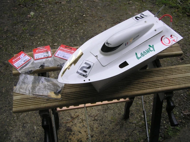 Coque De Bateau RC 46 Cm – Fibre, Début De Montage, Modélisme