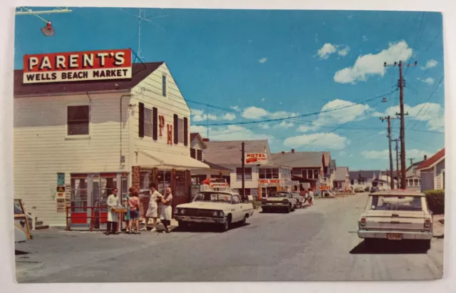 Wells Beach ME  Street Scene Atlantic Avenue Parent's Market 1960s Postcard