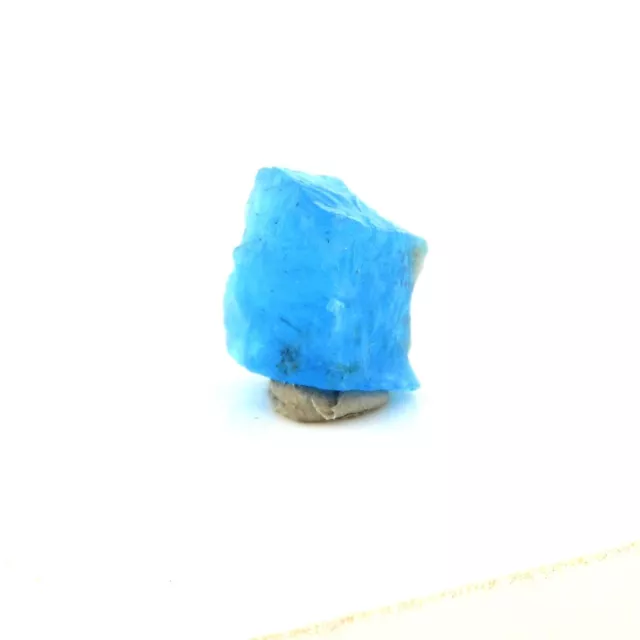 Minéraux collection. Apatite bleu neon. 1.72 ct. Betroka, Anosy, Madagascar.