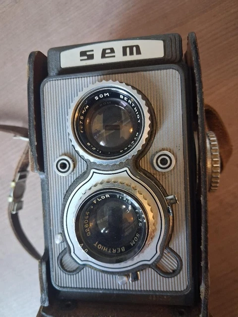 VENTE MAINTENUE] Appareils Photos Anciens – Objets Autour Du Fumeur Lampes Vintage Et Indus Objets De Collection Etc