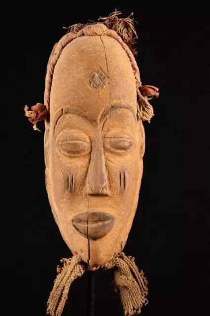 20860 An Authentic African Punu Mask Gabon