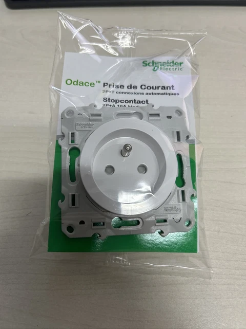 Prise Electrique Schneider Odace 2P+T - Blanc, 16A 250V, Griffes Ou Vis, IP21D
