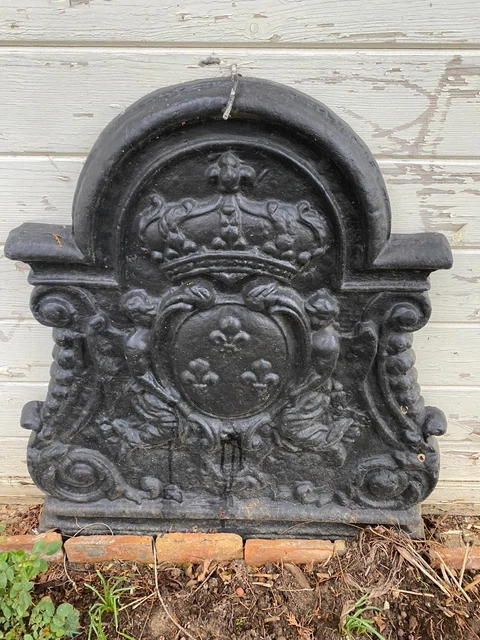 ANCIENNE PLAQUE EN FONTE CHEMINEE 3 FLEURS de LYS - 44 x 44 cm, Ep. 2